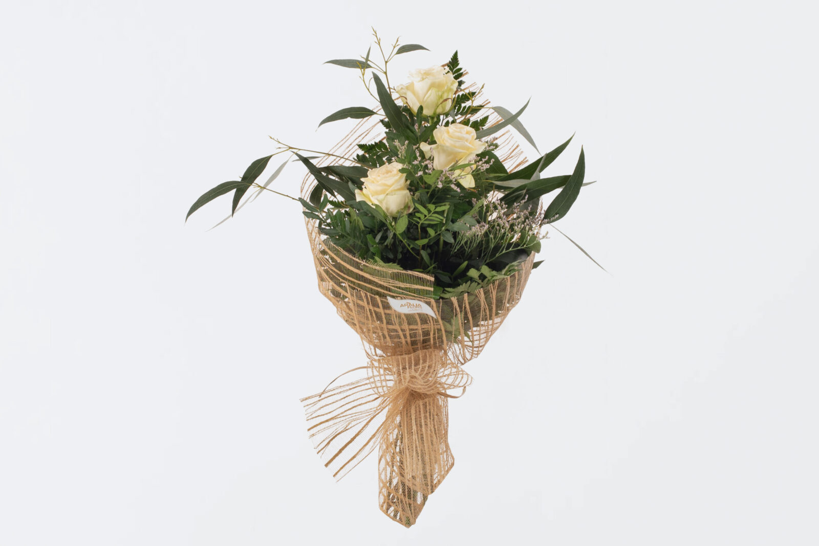 Ramet de 3 roses blanques.